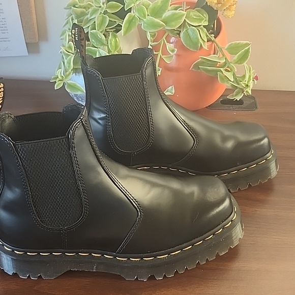 !! NEW !! Black Embossed Croc Pull On Chelsea Lug Sole Boots - Picture 6 of 8